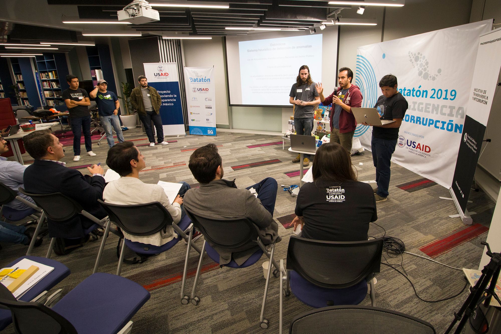 ¿Físicos tratando de combatir corrupción?
Nuestra experiencia en el Datatón Anticorrupción